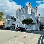 Star Hotel, South Leicester
